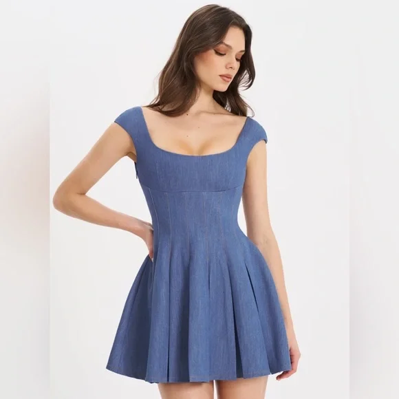 Miss Circle Sada Pleated Denim Mini Dress Medium - Picture 2 of 5